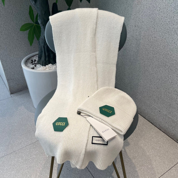 SET SCIARPA E CAPPELLO IN LANA BIANCA 414804