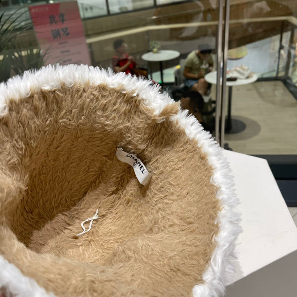 BUCKET HAT IN CAMEL BEIGE MIX WHITE LAMB FUR 420890