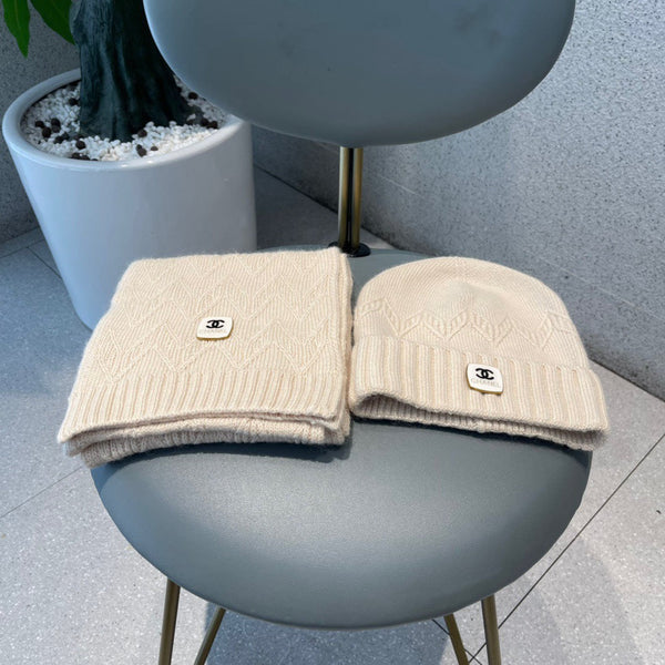 SET CAPPELLO E SCIARPA IN MAGLIA DI LANA CAMMELLO BEIGE 420829