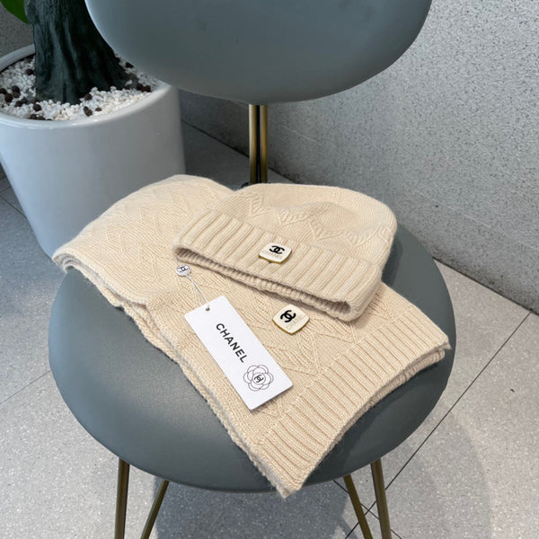 SET CAPPELLO E SCIARPA IN MAGLIA DI LANA CAMMELLO BEIGE 420829