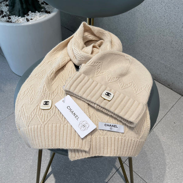 SET CAPPELLO E SCIARPA IN MAGLIA DI LANA CAMMELLO BEIGE 420829