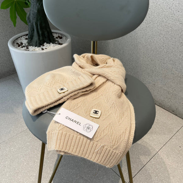 SET CAPPELLO E SCIARPA IN MAGLIA DI LANA CAMMELLO BEIGE 420829