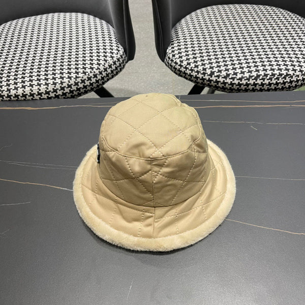 KNITTED BUCKET HAT IN BEIGE COTTON AND LAMB FUR 420922