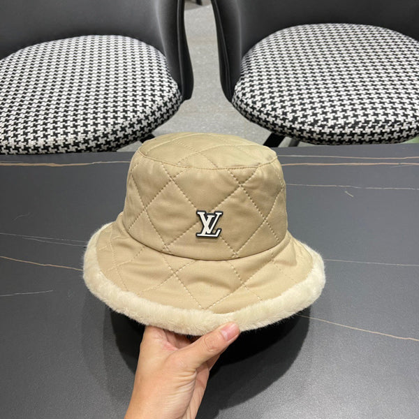 KNITTED BUCKET HAT IN BEIGE COTTON AND LAMB FUR 420922