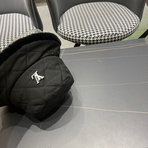 KNITTED BUCKET HAT IN BLACK COTTON AND LAMB FUR 420923