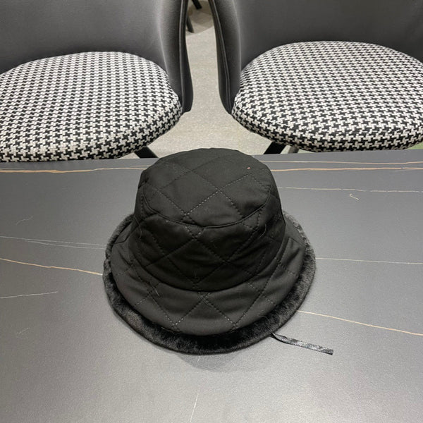 KNITTED BUCKET HAT IN BLACK COTTON AND LAMB FUR 420923