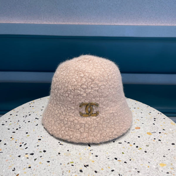 BUCKET HAT IN LIGHT PINK LAMB FUR 422034