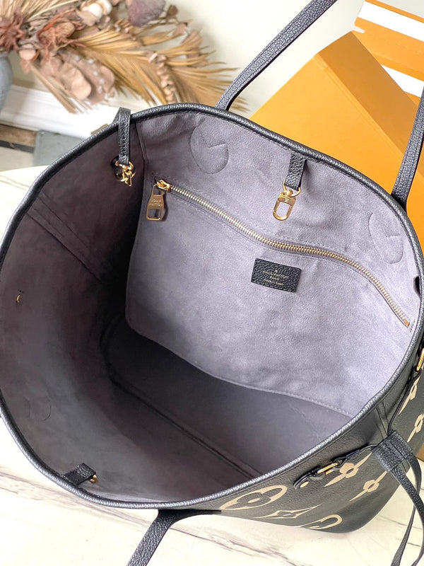 NEVERFULL MM 31 IN PELLE CON STAMPA MONOGRAMMA NERO CREMA