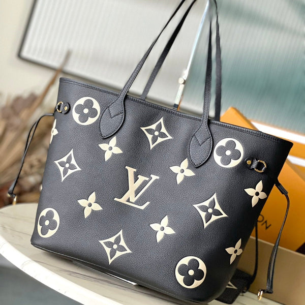 NEVERFULL MM 31 IN PELLE CON STAMPA MONOGRAMMA NERO CREMA