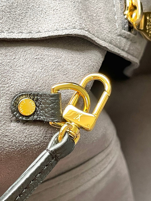 NEVERFULL MM 31 IN PELLE CON STAMPA MONOGRAMMA NERO CREMA