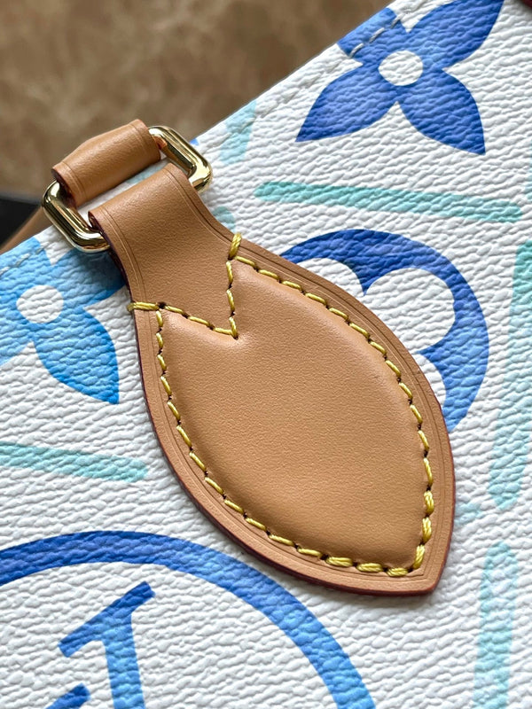 ONTHEGO EAST WEST 25 IN TELA CON PIASTRELLE MONOGRAMMA BLU LAGUNA