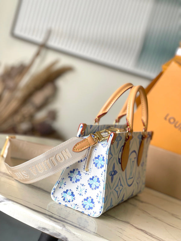 ONTHEGO EAST WEST 25 IN TELA CON PIASTRELLE MONOGRAMMA BLU LAGUNA