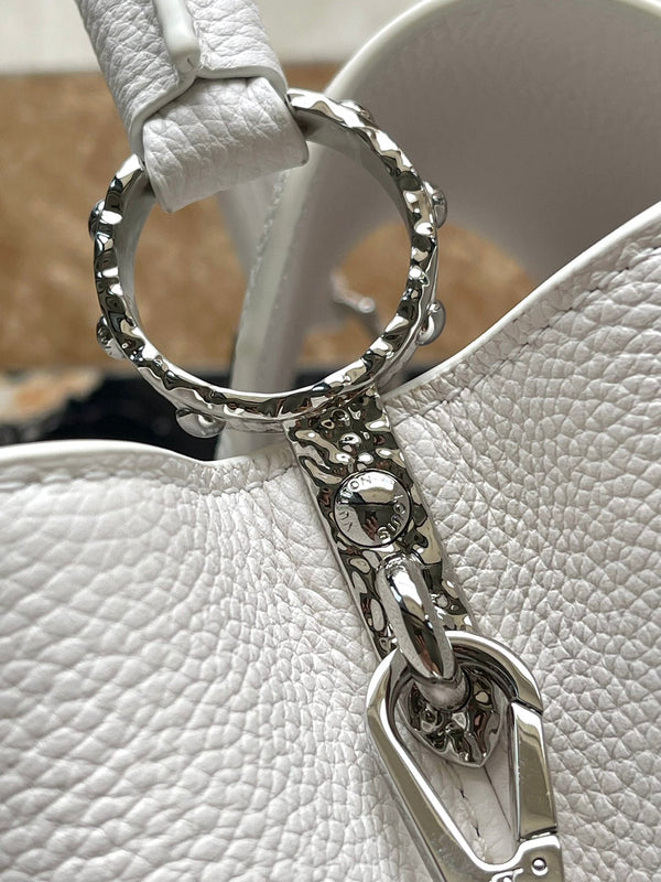 CAPUCINES EAST-WEST 33 IN WHITE CALFSKIN SILVER HARDWARE