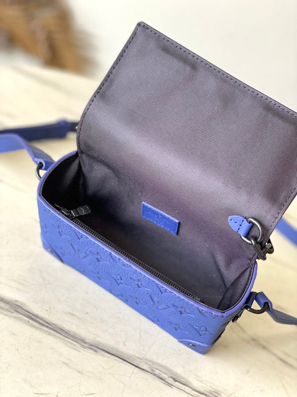 STEAMER 18 IN SAPPHIRE BLUE MONOGRAM EMBOSSED TAURILLON