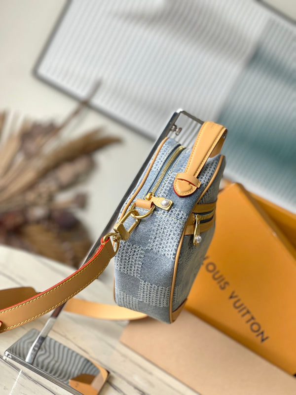 BORSA CHESS MESSENGER 24 IN DENIM A QUADRI BLU COLUMBIA 3D