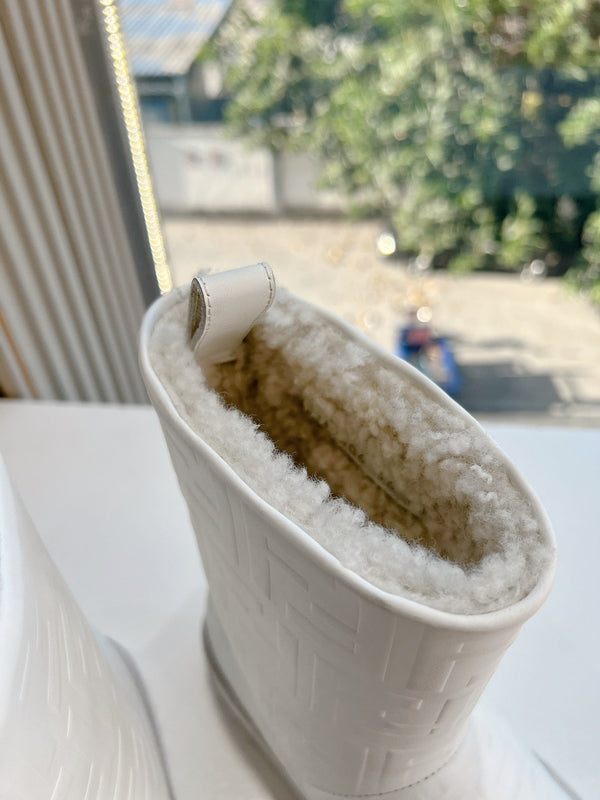 Fendi Apres Chic with FF chamois Boots White Cowhide 475229