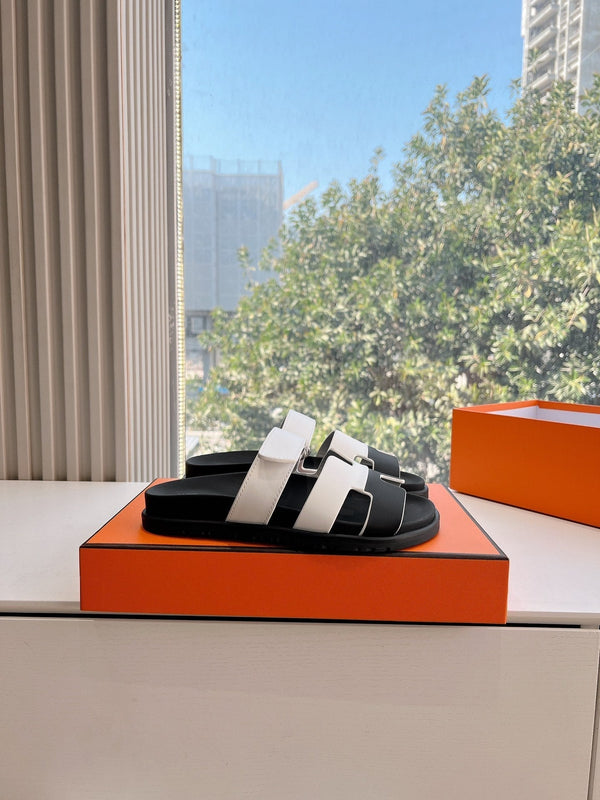 HM Chypre Sandal White mix Black Calfskin 202816