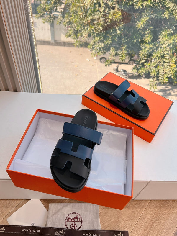 SANDALO CYPRUS IN PELLE DI VITELLO NERA MISTA BLU EGEO