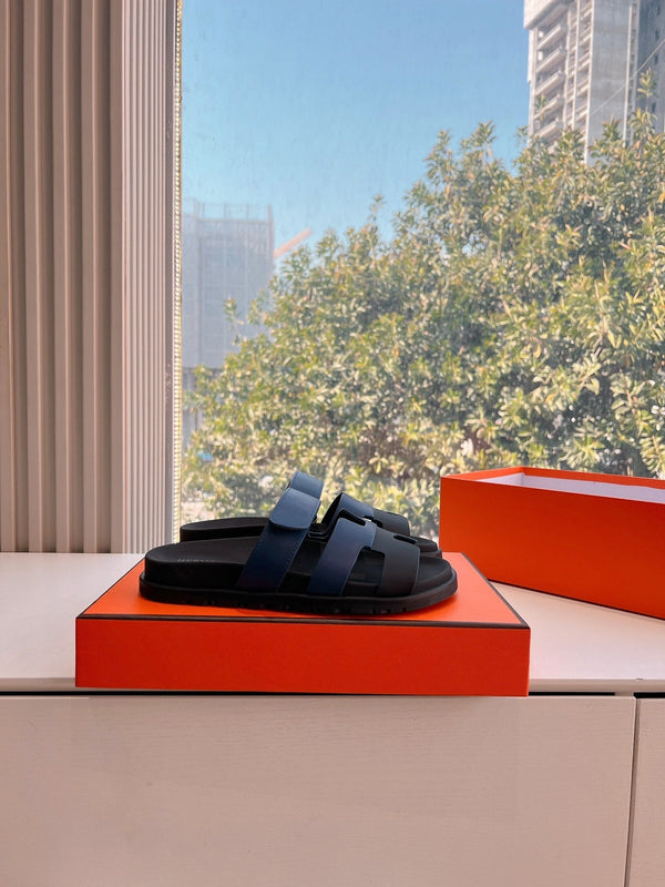 SANDALO CYPRUS IN PELLE DI VITELLO NERA MISTA BLU EGEO