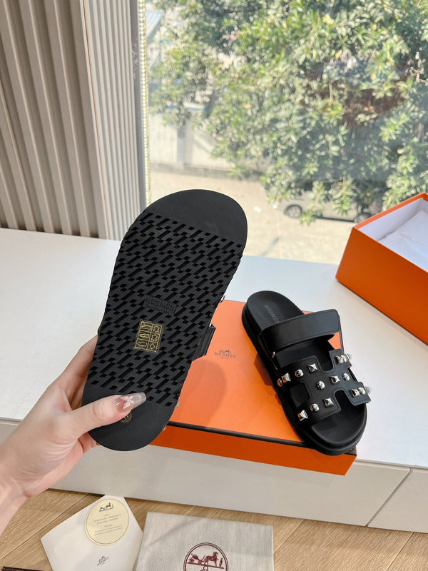 HM Chypre Sandal Black Calfskin mix Studs 202820