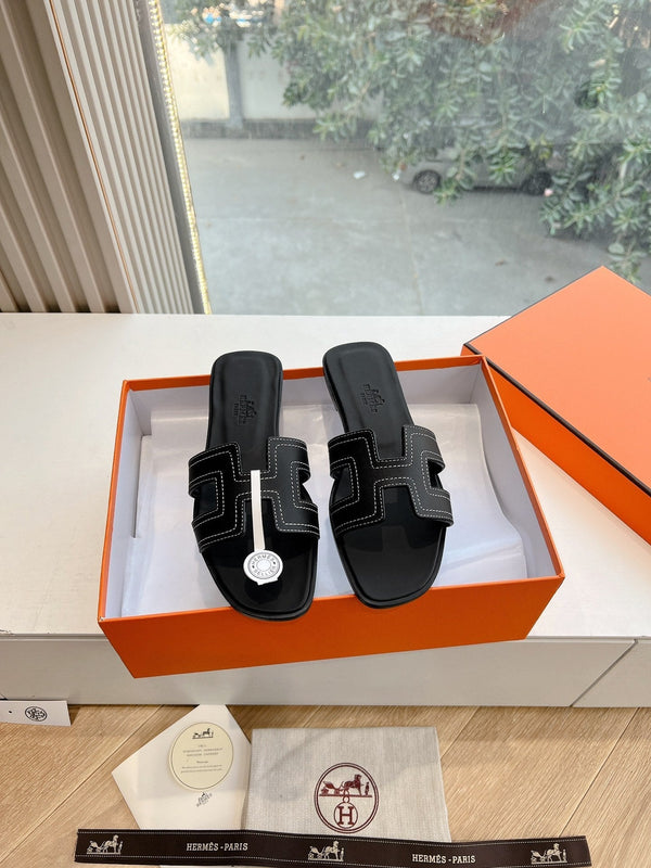 HM 25 Oran Sandal Black Calfskin White Thread Embroidery