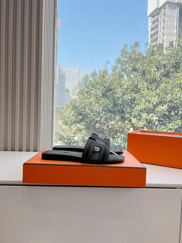 HM 25 Oran Sandal Black Calfskin White Thread Embroidery