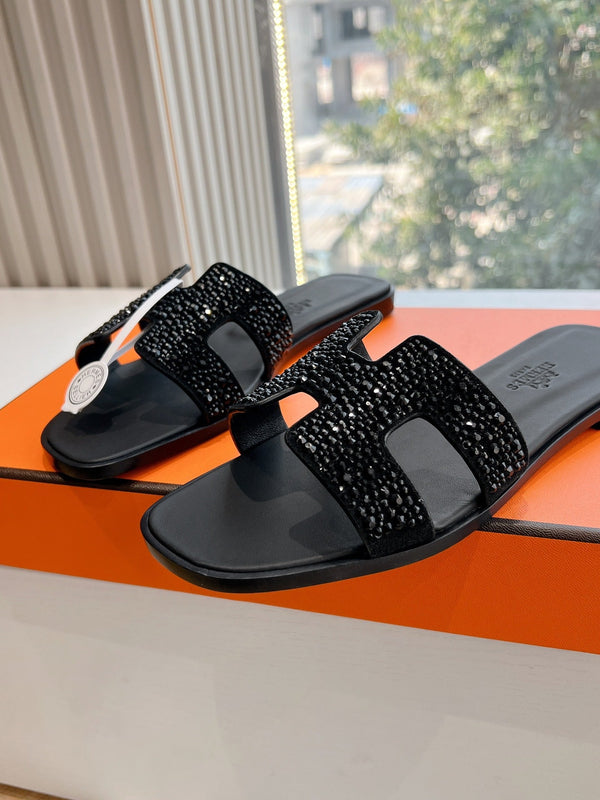 OASIS SLIDE IN BLACK CALFSKIN WITH CRYSTALS