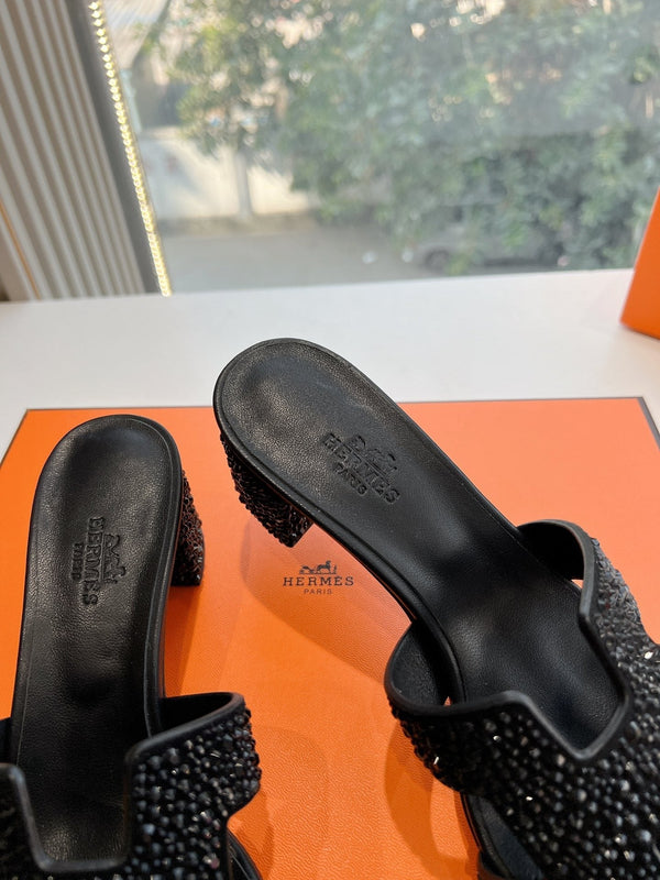 SANDALO OASIS IN CAMOSCIO NERO CON CRISTALLI