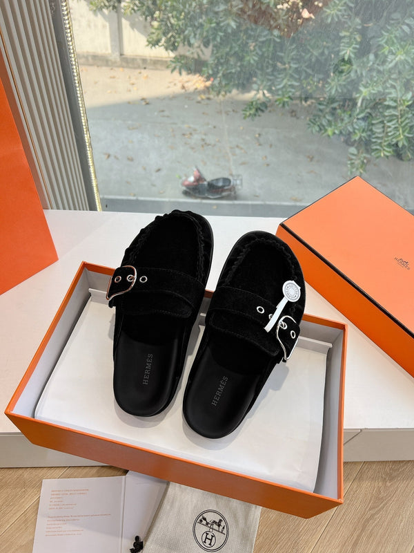 HM 25 Key Mule in pelle scamosciata nera