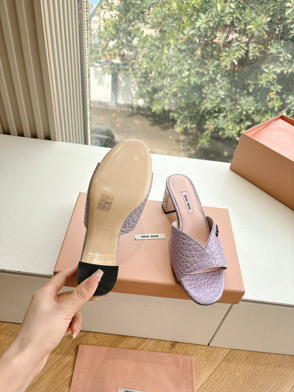 Sandali Miu viola con stampa coccodrillo e tacco decorato 223918