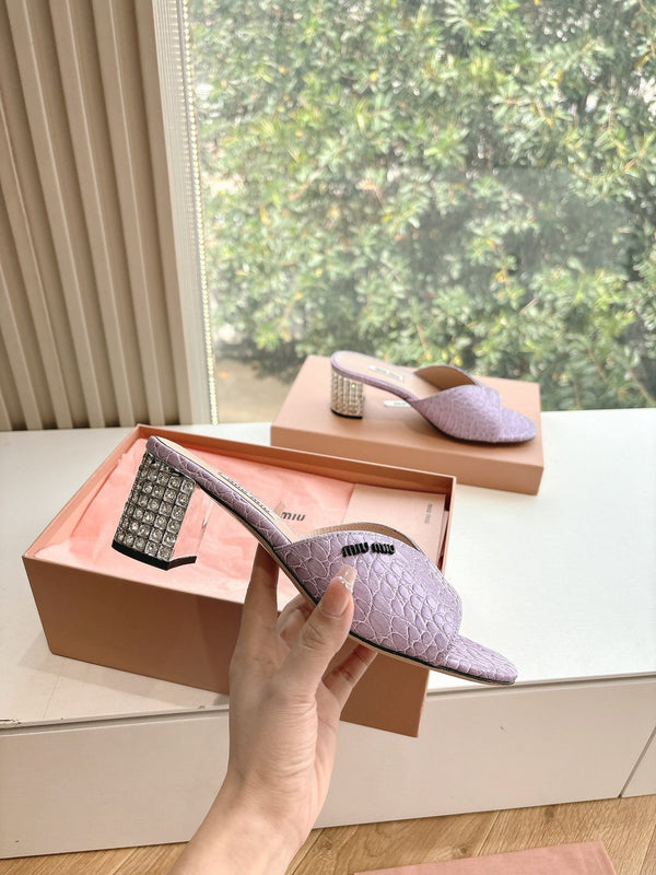 Sandali Miu viola con stampa coccodrillo e tacco decorato 223918