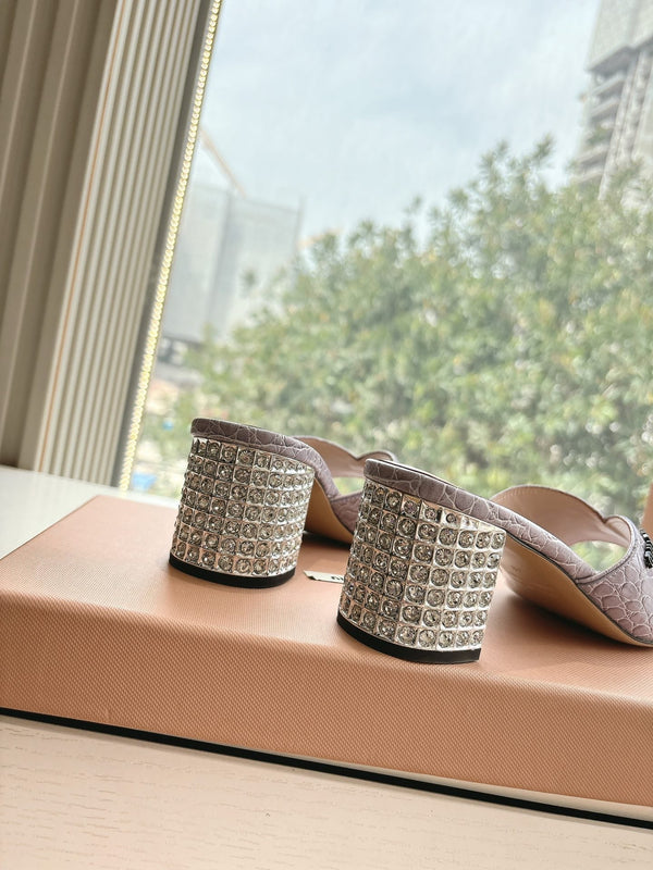 Sandali Miu viola con stampa coccodrillo e tacco decorato 223918