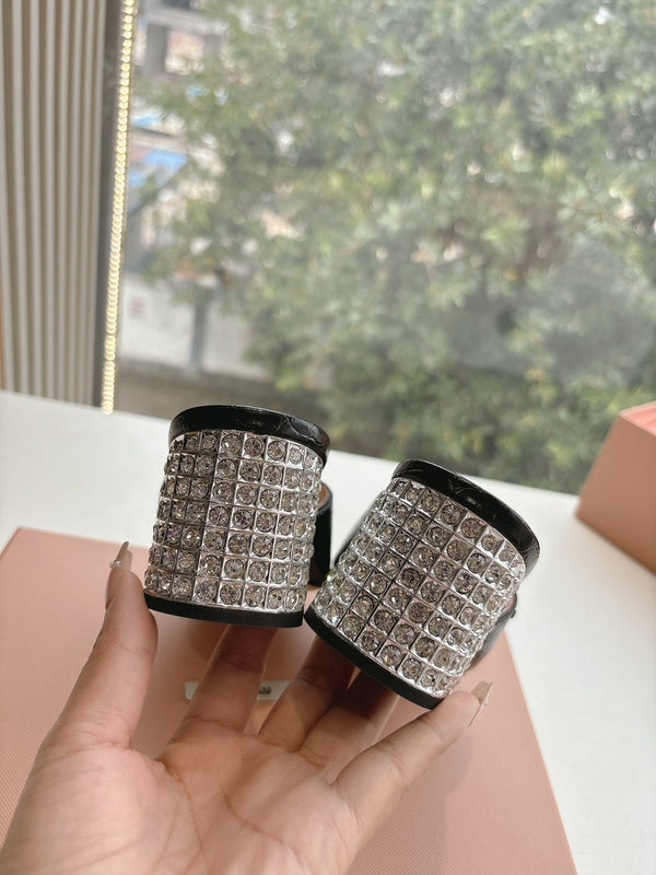 Miu Miu Sandali con tacco decorato e stampa coccodrillo nera 223920