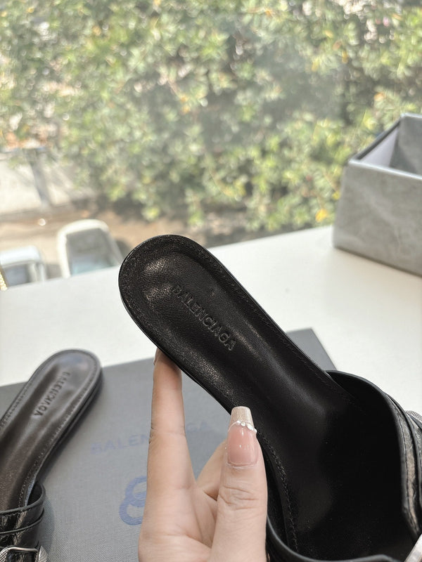 CAGOLE FLAT MULES IN BLACK CALFSKIN