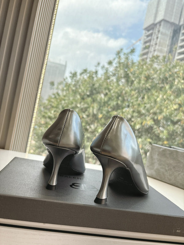 HIGH PUMPS IN RHINO GRAY PATENT CALFSKIN