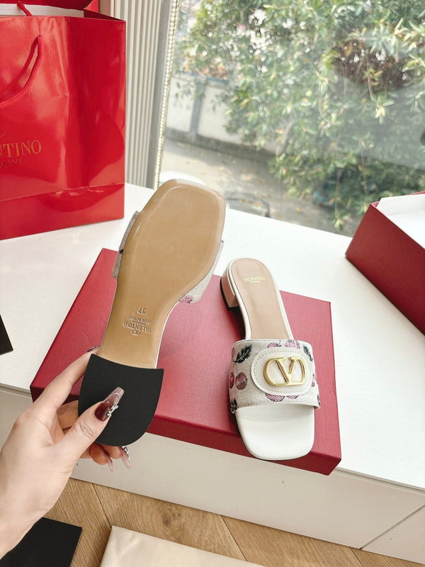 VT 2025 Cherryfic Leather Trimmed Slides White Sheepskin 286495