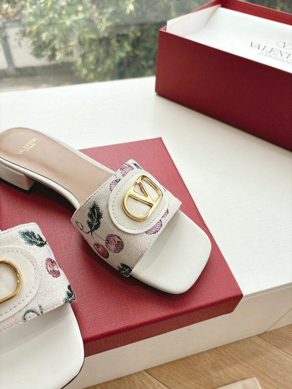 VT 2025 Cherryfic Leather Trimmed Slides White Sheepskin 286495