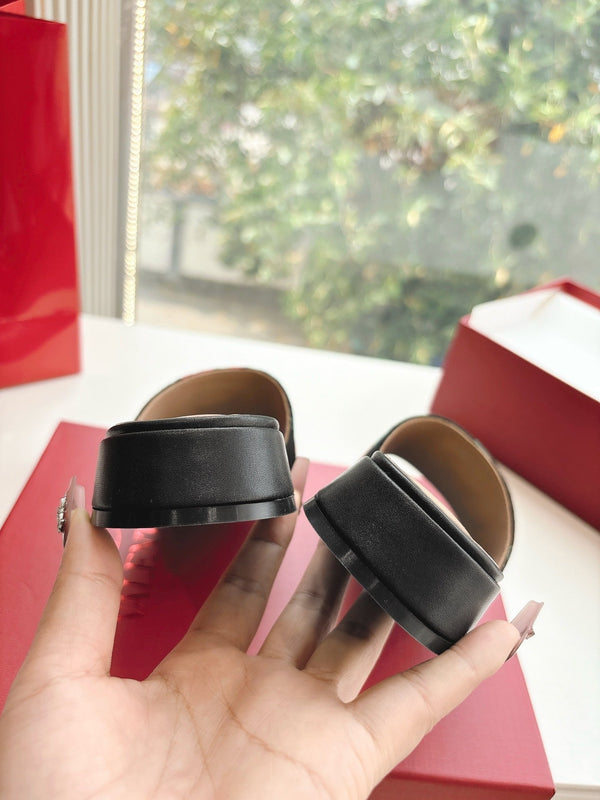 VT 25 Cherryfic Leather Trimmed Slides Black Sheepskin 286496