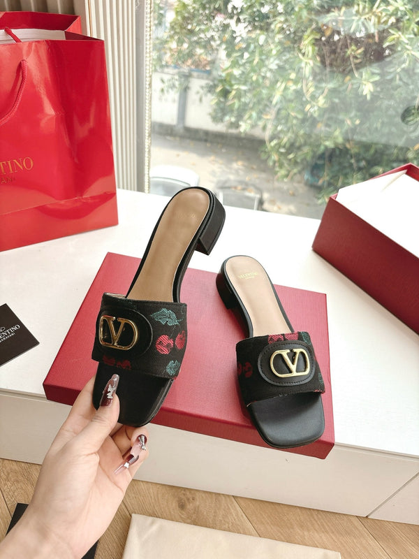 VT 25 Cherryfic Leather Trimmed Slides Black Sheepskin 286496