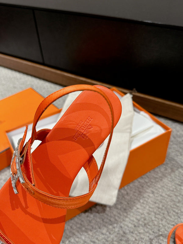Sandalo romano da donna in pelle di vitello arancione