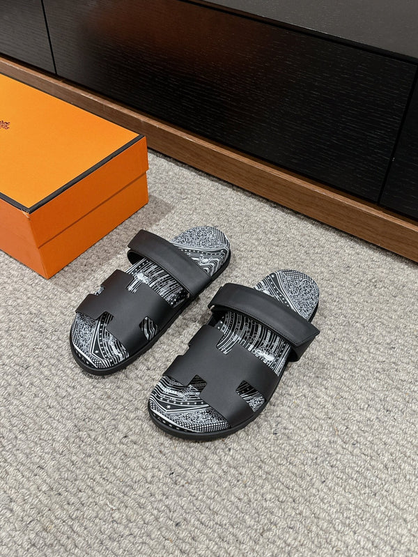 SANDALO CYPRUS IN PELLE DI VITELLO NERA UNICO