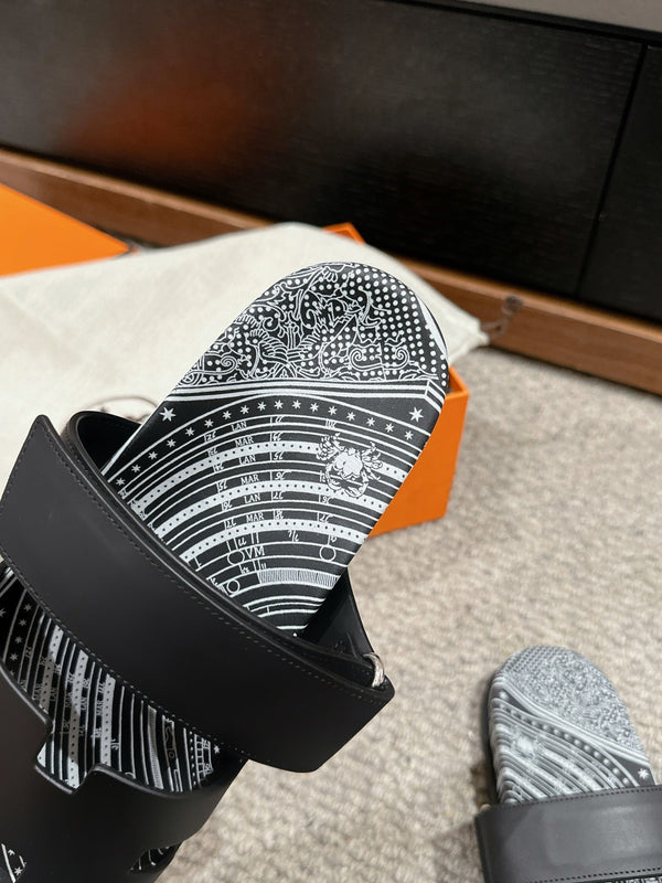 SANDALO CYPRUS IN PELLE DI VITELLO NERA UNICO