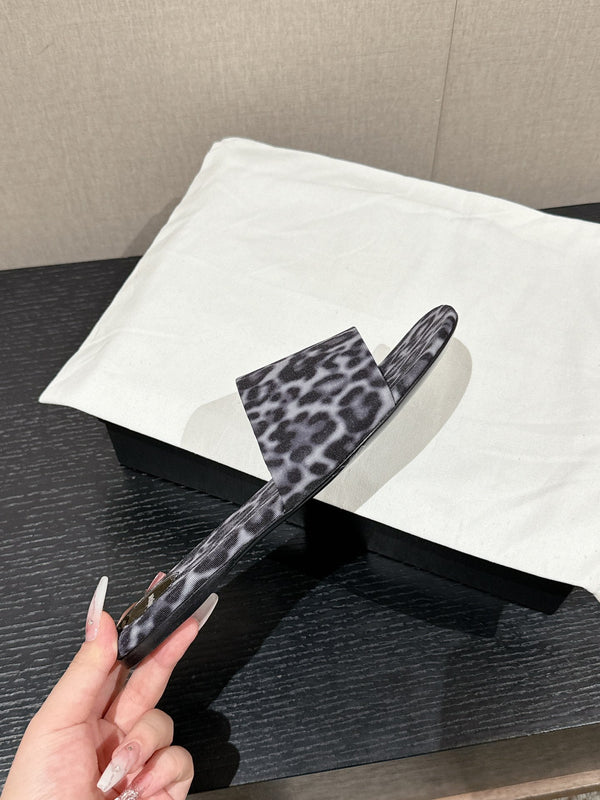 SL CARLYLE LEOPARD SLIPPERS BLACK-WHITE CANVAS