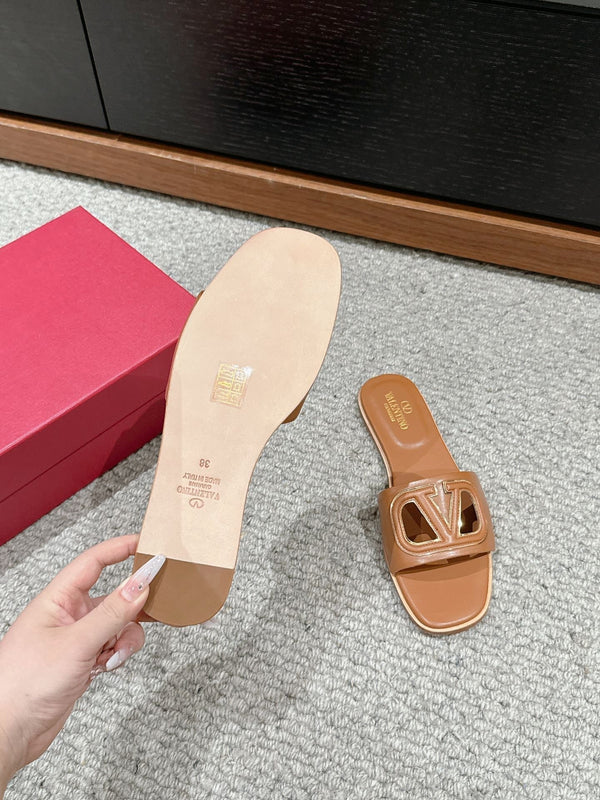 SANDALO CIABATTA IN PELLE DI VITELLO MARRONE BRONZO CON TAGLIO VLOGO