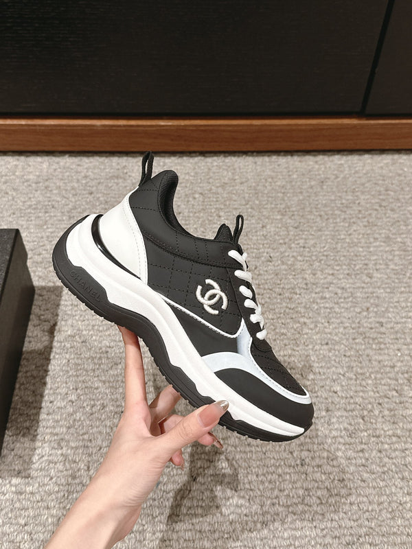 SNEAKER CC CLASSIC IN PELLE DI AGNELLO BIANCA E NERA