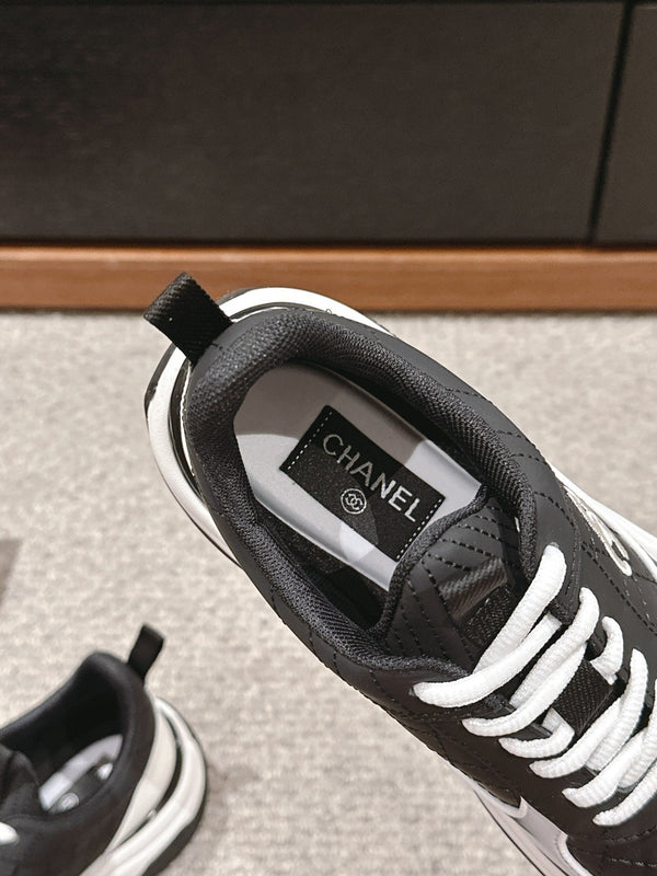 SNEAKER CC CLASSIC IN PELLE DI AGNELLO BIANCA E NERA