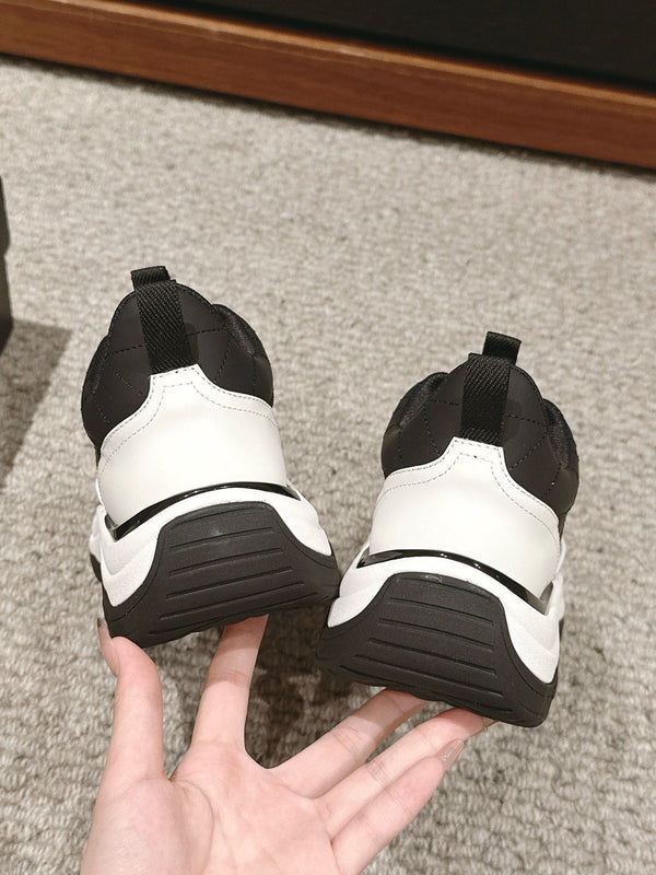 SNEAKER CC CLASSIC IN PELLE DI AGNELLO BIANCA E NERA