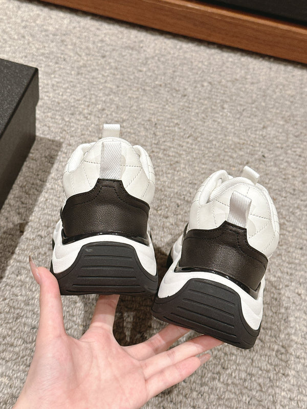 SNEAKER CC CLASSIC IN PELLE DI AGNELLO BIANCA E NERA