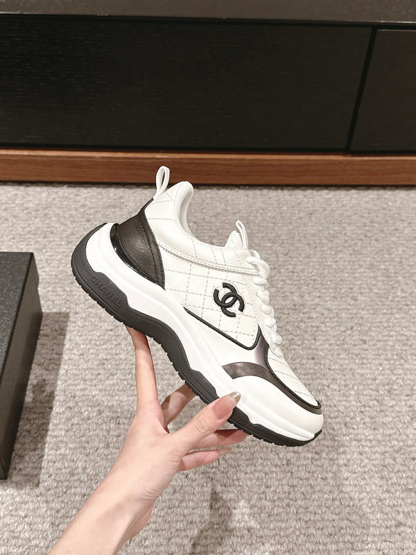 SNEAKER CC CLASSIC IN PELLE DI AGNELLO BIANCA E NERA