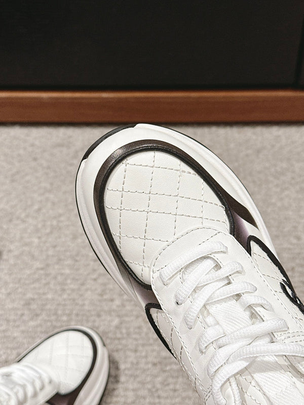 SNEAKER CC CLASSIC IN PELLE DI AGNELLO BIANCA E NERA